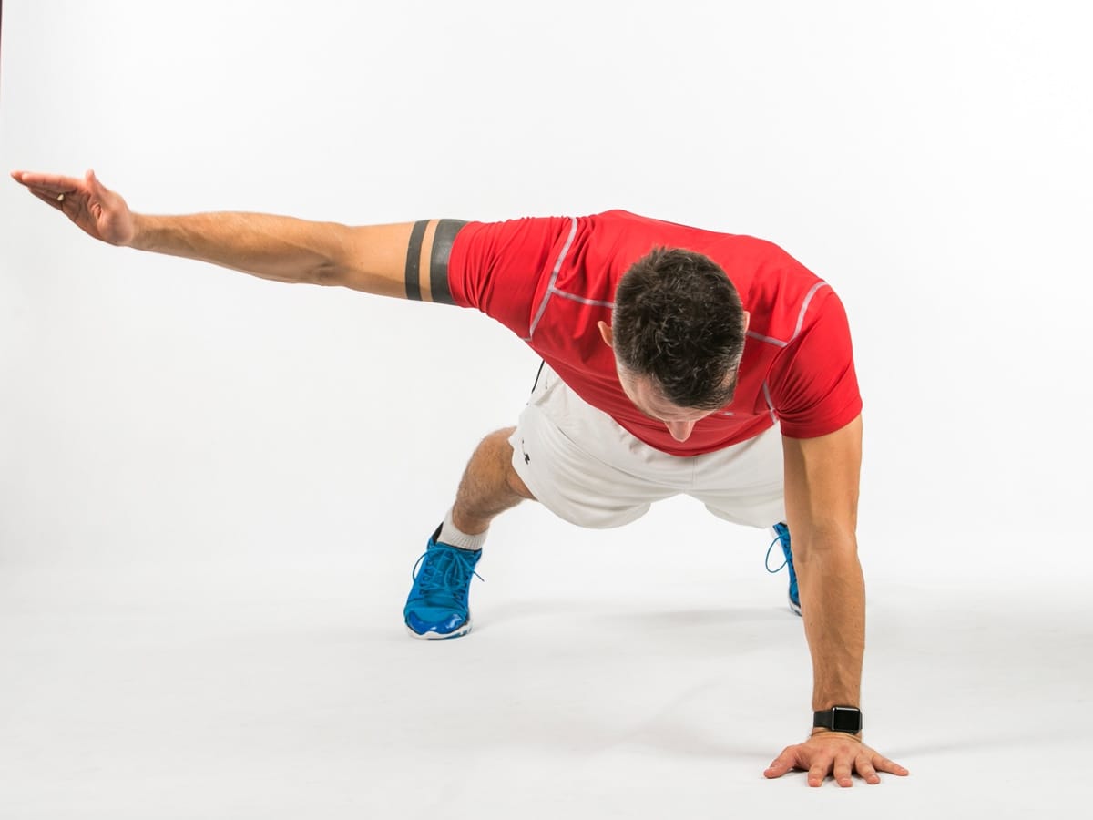 Plank with Single-arm Fly